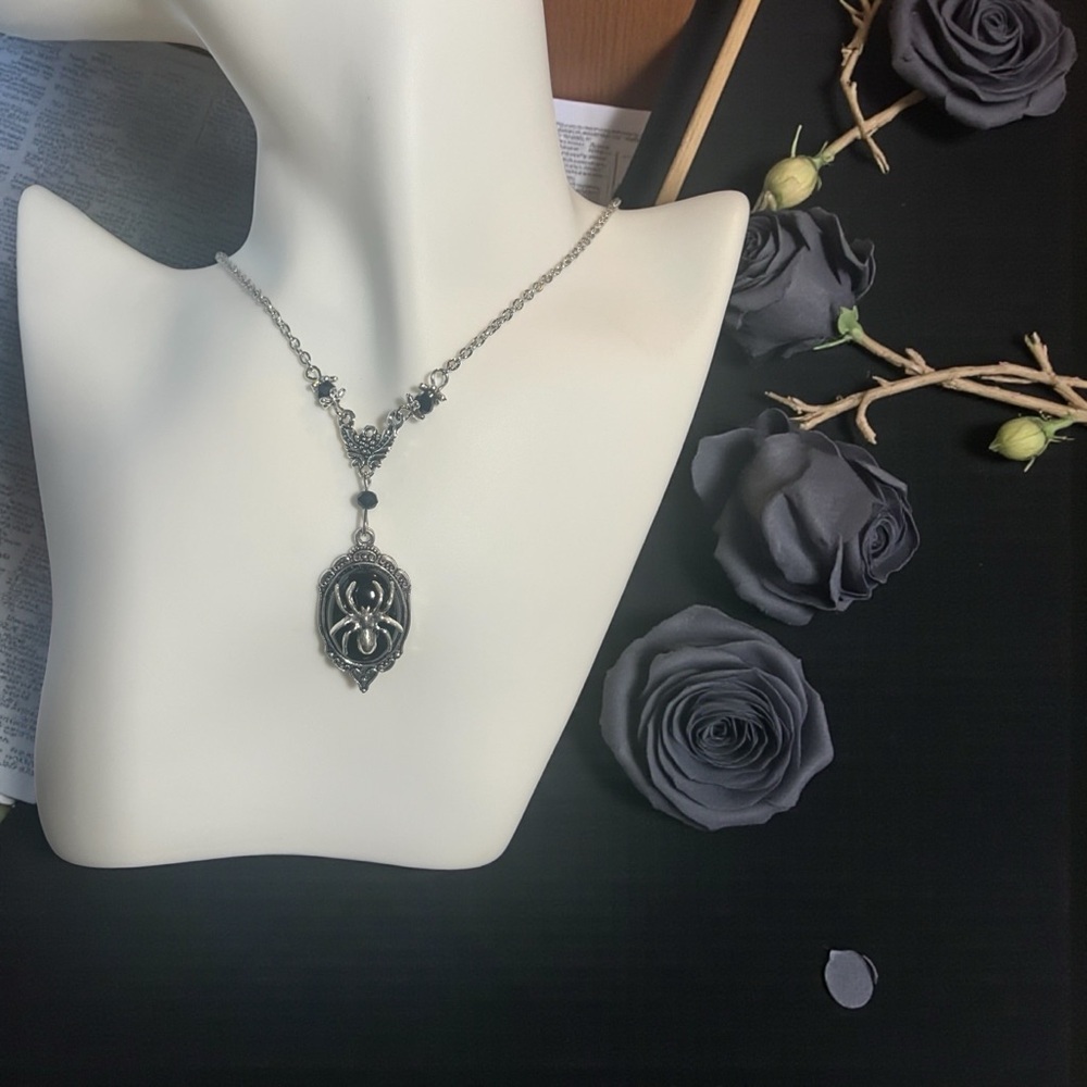 🔥 CLEARANCE 🔥 Gothic Style Spider Pendant Necklace - NWOT